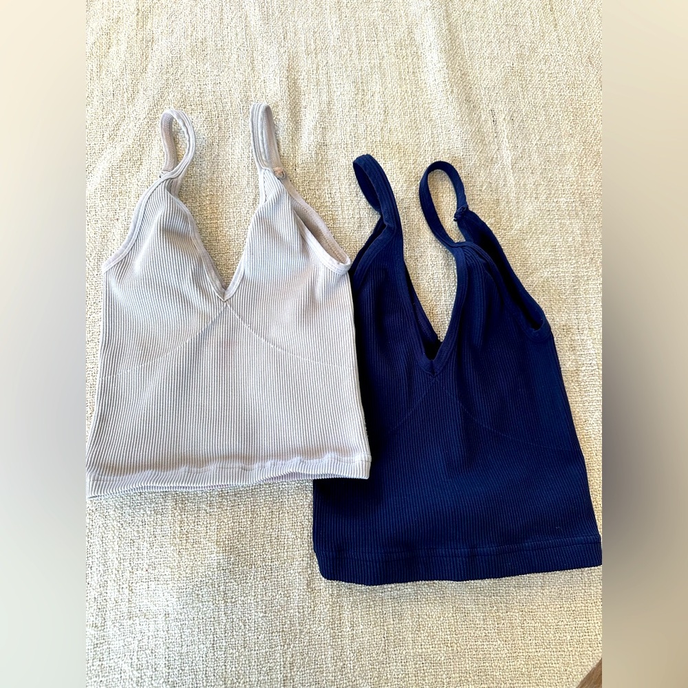 FP Movement Happiness Runs Vneck tanks xs/s